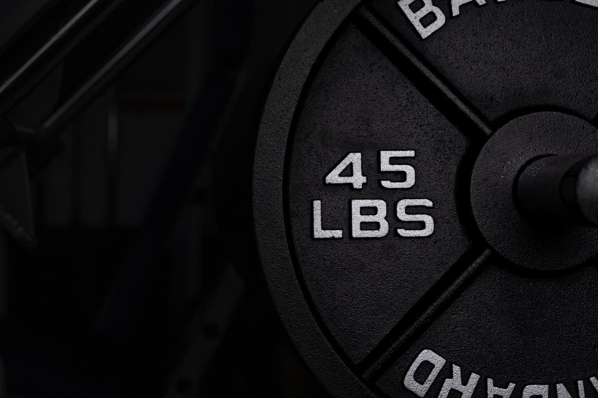 Barbell with bands and chains for conjugate training